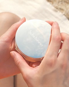 A laid back summer’s day, made effortlessly beautiful with our Perfecting Cushion. Pick up a healthy, long-lasting glow today: https://sulwhasoo-online.sg/products/sulwhasoo-perfecting-cushion #Sulwhasoo #SulwhasooSG | Sulwhasoo