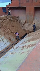 Barge unloading ore and river sand | USA Machines Channel