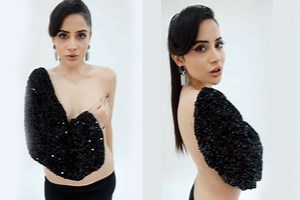 Urfi Javed Goes Semi-Nude in Black Top With One Side Sleeve | WATCH