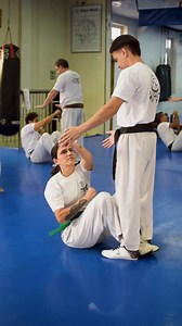2024 foi um ano de aprendizado e transformação na FSAKM. Cada aula, cada treino, foi uma oportunidade para nos desafiar, crescer e evoluir, não apenas como praticantes de Krav Maga, mas como indivíduos mais preparados, confiantes e resilientes. O caminho não foi fácil, mas a verdadeira transformação acontece quando enfrentamos nossos limites e decidimos superá-los. Agradecemos a todos que embarcaram nessa jornada conosco, pois o esforço coletivo é o que nos fortalece a cada dia. Em 2025, continu