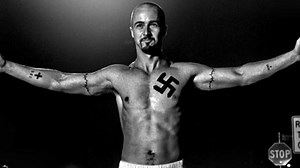 Deze curb stomp-scène uit 'American History X' blijft snoeihard
