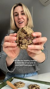 These huge, ooey, gooey chocolate chip cookies are actual healthy heaven. They are vegan, gluten-free and made with simple, accessible ingredients. They are soft and gooey on the inside, with a signature outside crunch that you just can't replicate. (Side note: This video was sponsored on TikTok, but is not paid for on this platform.) Get the recipe here! https://justinesnacks.com/healthy-oatmeal-chocolate-chip-cookies/ | Justine Doiron
