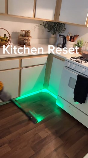 I think that by far the biggest lesson I’ve learned in my 30s……. Kitchen reset #reset #sundayreset #asmr #asmrcleaning #asmrsounds #cleanwithme #cleaning #cleaningmotivation #explore #explorepage #exploremore #apartmentcleaning #cleaninghacks #dirtyapartment #deepclean #deep #clean #aaprtmentcleaning #foryou #reels | Yvette Vizcarra