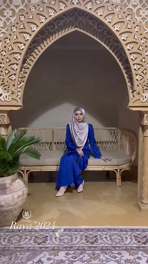 Siapa yang sempat grab Kebaya Mahsuri Code Royal Blue ni??✨ Setiap inci collection Mahsuri memang titopppp, kemas yakmat! Tang cutting, sulam semua  terletak helok nahhhh! Rugi kalau tak pilih si cantik manis ni untuk baju raya ampa! . Nak tengon full katalog? Mai DM kat bawah satgi Ecah reply okeyhhh  | Hana Bella | Facebook