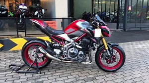 🔹รีวิว🔹#Kawasaki #Z900SE 2018 วิ่ง24,xxxkm.แท้ สภาพสวย ราคาเพียง 289,000 บาท ..แอดไลน์คลิ๊กเลย‼️ https://line.me/R/ti/p/@thunderbike ┏━━━━━━━━━━━━━━━━━┓ 📌 ฟรีดาว์น 📌 ผ่อน 10,136 * 36 เดือน ผ่อน 8,117 * 48 เดือน ‼️ฟรี!! ส่วนลดค่าจัดไฟแนนซ์ 50%‼️ ┗━━━━━━━━━━━━━━━━━┛ 💥ราคาพร้อมโอนเพียง 289,000 บาท💥 🔜รายการของแต่ง🔚 -ท่อแต่ง BURNOUT -กระจกแต่ง CRG -ท้ายสั้นแต่ง 🎥Youtube : https://m.youtube.com/channel/UCzLdmA2vWo22OANSM6WRkrQ 🚒ดูรถรุ่นอื่นคลิกเลย : www.thunder-superbike.com 📍แผนที่เส้นทางม