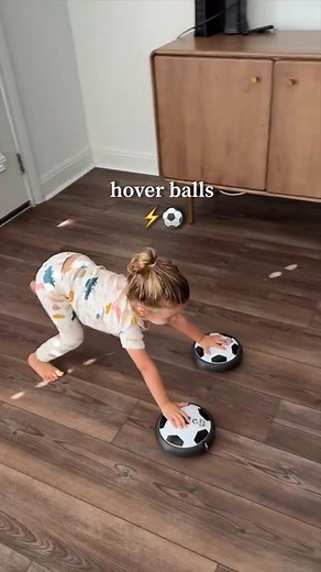 ✨Turn any dull day into an active playdate with our hover soccer ball! 😍Kids, teens & adults love it! Get them off the couch and on the move now!🎁 | Hyper/Skillartness