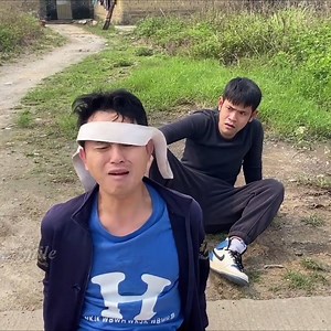 Help me or make me hurt 🤣🤣#reelsviralfb #funnyvideo #twobrothers #Netflix2024 #memesfunny #funnyclips #bestclip #reelfunny #reelfun | Magic Show