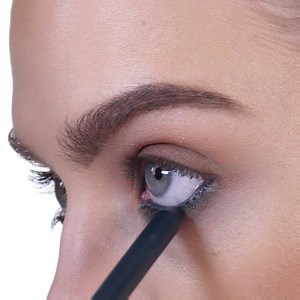 Out for the Bank Holiday weekend? Try spring's biggest beauty trend in four easy steps with #SmashboxStudioSecrets. http://bit.ly/2jJUDWY | Smashbox Cosmetics UK