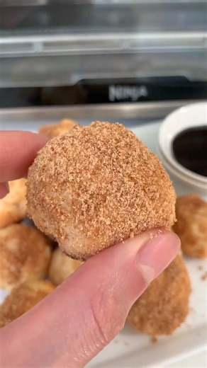 2-INGREDIENT AIR FRIED 🍩 DONUT HOLES In just 5 minutes, you can have HEALTHY Air Fried doughnut holes that your entire family will love! If you saw in my stories, then you know these babies puffed up in no time. In less time to drive to the doughnut shop, you can make these 3x over! 🚫NO eggs, gluten, grains, seeds, or nuts! . Ingredients: 1 cup of cassava flour 1.5 tsp baking soda (not really an ingredient, right?) 1 cup of plain greek yogurt Mix dough ingredients then roll into golf ball size
