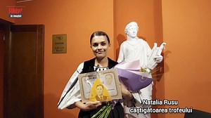Natalia Rusu, o tânără artistă din județul Alba, a câștigat seara trecută trofeul Festivalului Concurs Național de Interpretare Vocală "Ilie Micu", Secțiunea Muzică Populară Nati, așa cum îi spun cei dragi, este elevă a Școlii Populare de Arte și Meserii "Ilie Micu" Sibiu, clasa de canto muzică populară a profesorului coordonator Mariana Anghel 🎤interviu🎥 | Sibiul în Imagini