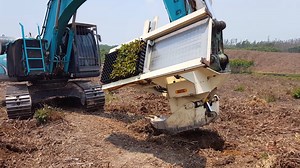 Risutec SKB-180 bucket planting machine for planting tree seedlings on slopes and for deep subsoiling #eucalyptus #pine #acacia #plantingmachines #greentech | Risutec