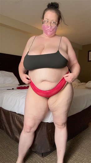 Judy Jugosaurus on Instagram: "How tall do I look?"