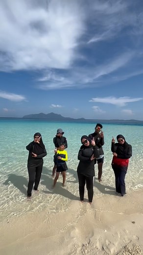Jangan berchanda ya kalau datang ke 📍Semporna ‼️ Sebab korang akan repeat trip berkali-kali 😎 Lagi-lagi kalau join @ohhsem.travel 😍 #berchandachallenge #boheydulang #kapalai #mabul #ohhsempornakutravel #ohhsem #sabah #semporna #bestoffer #pulaumalaysia #island #mabulisland #isladhopping #cuticutimalaysia | Ohhsem Travel