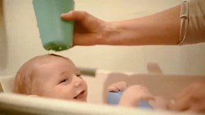 At Stokke, we bring parents and babies closer together. We believe that this feeling of closeness and connection will allow them to grow into confident adults and one day achieve any dreams they set their hearts to. : @ale_samaniego Bath time can be such a precious bonding time - so create a nice atmosphere and enjoy it with your baby, getting closer to each other 李 Stokke Flexi Bath: #BabyBath #BathTub | Stokke | Facebook