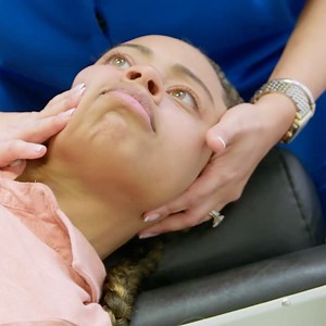 25M views · 520K reactions | Liana, at 29, gears up for a mega back-cracking session with Dr. Colon, aiming for a leap in mobility... brace for the crack!  #CrackAddicts | TLC UK | Facebook