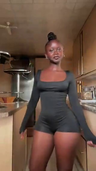 Après 3 mois sans masturbation Après 3 mois sans regarder le porno Après 3 sans regarder le sextape Cette fille m'a fait gâcher 3 mois...Oui j'ai regardé la vidéo Oui je me suis Masturbé aujourd'hui.