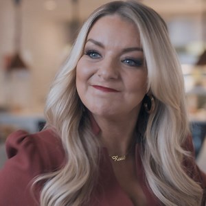 1.5K views · 11 reactions | A... dry wedding? 勞 #RosieMolloyGivesUpEverything, new series premieres Monday at 9:30pm, only on W. 壟 Part of STACKTV. | W Network | Facebook