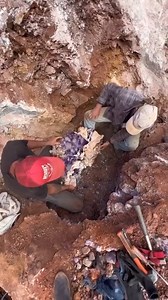 217K views · 2.7K reactions | Unearthing a huge amethyst cluster, western Australian amethyst dig | #Geology #GeologyPage #australia #amethyst Video copyrights: @geology_Vibes & @pilbarasungold | Geology Page | Facebook