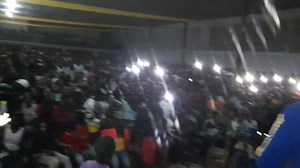 7.7K views · 858 reactions | J'ai percé hein moi aussi j'ai jeté ma chemise sur mes fans wo et puis y'a jolie femme qui est venu me faire câlin euss ah le marabolé là #Gueckedougou_guichet_fermé | Wada Du Game | Facebook