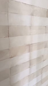 64 reactions | Rustic meets minimalist in this gorgeous bathroom...