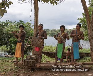 Travel deep into the Panama jungle to visit an Emberá tribe with video