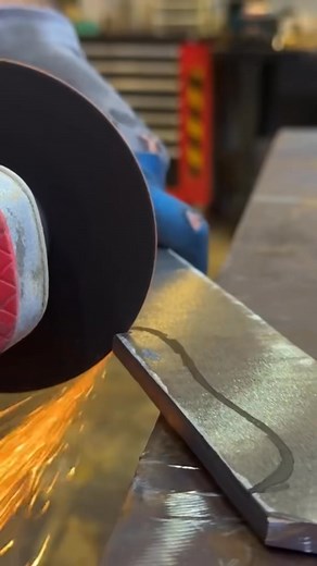 58K views · 947 reactions | How I Forged a Machete from Barbed Wire by Hand #camping #knife #amaz... | Demuner | Facebook