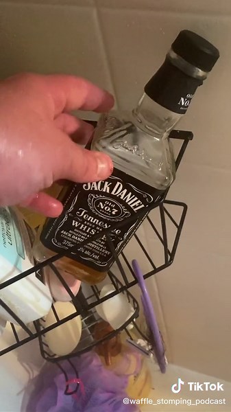 #darkhumourandjokes #imdrunk #legomyeggo #pizza #jackdaniels #ohhenry #shower #dumbshit #showertok #podcast #dirtyshower