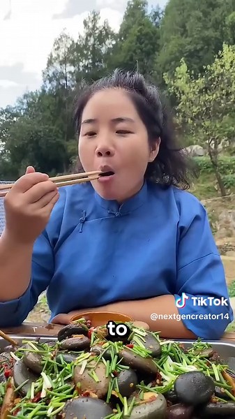 Cooking Food with Stones: A Natural Method