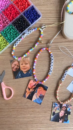 ✂️LALADIY✂️ Now trending! These beaded phone charms are THE go-to summer accessory: add a special touch to yours with a picture you hold dear. 😉☀️ 👉 See you on our YouTube page via the LinkTree in our bio. | Lalalab