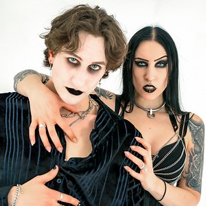 ✒️ NEW SIGNING: WELCOME MORTES 🖤 Welcome to MORTES in the darkTunes Music Group family! Let's celebrate with the release of his first music video "BITE ME" 👉 https://youtu.be/noE2cen9yiY 🔥 MORTES: A neo duke of darkness In the dimly lit underworld of goth music, where the shadows cast their seductive allure, a true duke of darkness weaves together a haunting symphony that blurs the lines between modern darkwave and post-punk. Born with a heart that beats to the rhythm of eternity, MORTES' mus