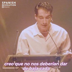 El Aladdín rojo El actor Roc Bernadí, protagonista de 'Aladdín', recibió el premio a Mejor interpretación destacada masculina en los XVI Premios del Teatro Musical celebrados en el Teatro Coliseum de Madrid. También aprovechó su discurso para reivindicar las condiciones laborales de sus compañeros de profesión: "Muchos comparan Madrid con las grandes mecas del teatro musical, Londres y nueva York; lo que no suelen comparar son las condiciones de los trabajadores. No deberíamos tener miedo a habl