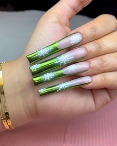 Green chrome Christmas nails! ❄️ | MetDaan Nails