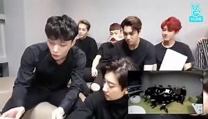 161008 Exo - V app when yixing read korean and chanyeol checked his pronunciation >