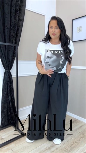 🔲 t-shirt pani paris 🔲 Wybierz spośród poniższych wariantów, aby zamówić: biore 299-26 biały Cena 59 zł❌ Wymiary produktu Biust: 59-70 max do 120cm Biodra: 59-70 max do 132cm długość całkowita: przód 65/tył 70 cm _____________ ◾️ Jeżeli chcesz zakupić 2 szt produktu musisz napisać dwa osobne komentarze. ◾️Po dodaniu komentarza (bez względu na rezultat) odezwij się do nas na messenger. ◾️Podane wymiary mogą różnić się /-2cm. ◼️Wszystkie zakupy wykonywane przez Ciebie muszą być opłacane każdoraz