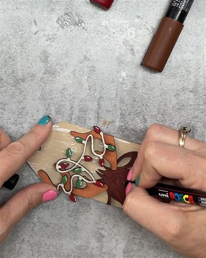 Tips, Tricks and Inspiration. Reindeer Christmas tag ornament with faux wood grain. #handmadegifts #painting #craftingcommunity #christmasdecor #easycrafts | Shabby Chic Vintage Vanlife Chicks