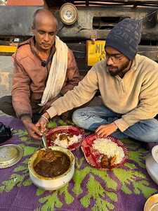 कानपुर के Truck Driver साहब बनाए स्वादिष्ठ Mutton Curry।स्वाद ऐसा की दीवाने हो गए । #driver #food #trucks #mutton | Zaika Zindagi