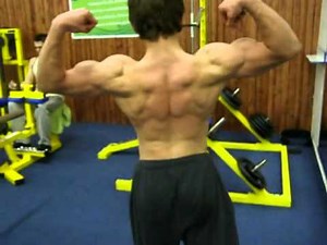Teen Bodybuilder: 15yo Milan training biceps & posing
