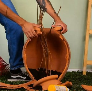 1.5M views · 2.1K reactions | Transforming a broken ceramic pot into a pizza oven on wheels! | 5-Minute Crafts Play | Facebook