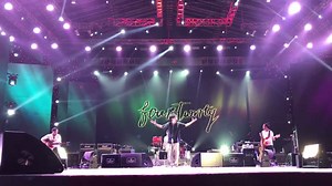 FourTwnty membawakan lagu yang berjudul 'Hitam Putih' di panggung utama Jakarta Fair Kemayoran. #JFKLiveConcert #JakartaFair #JFK2017 #JIExpo #8Juni16Juli | Jakarta Fair