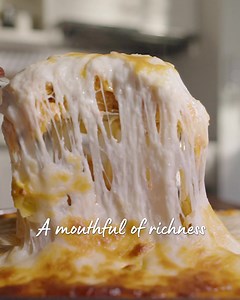 Looking to achieve the ultimate mozzarella melt? Why not give Puck Mozzarella Cheese a try? Crafted from 100% milk. Adds a richer, creamier taste to your dishes! | Puck