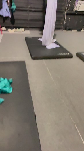 Aerial becomes more of a hobby than a boring gym workout. But you still get the benefits of a full body workout✨🎉 | Flying Fitness