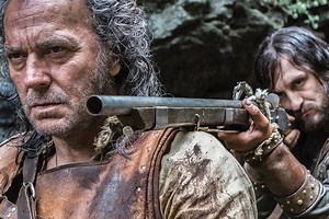 Arturo Pérez-Reverte en cine y televisión: de ‘El maestro de esgrima’ a ‘Oro’