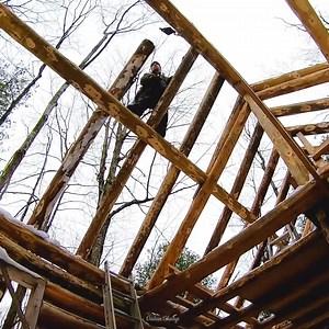 Completing the roof structure before winter outsider log cabin.#bushcraft #adventure #outdoors #survival #camping #cabinlife #cabincrew #wilderness #logcabin | Mini Building