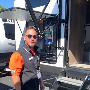 Go camping, explore the outdoors, enjoy the scenery and do it all over again thanks to the comfort this Rockwood Ultra Lite. | Campers Inn RV