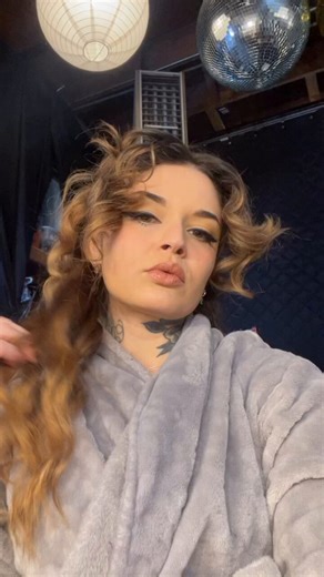 LOVE a cozy robe on set!