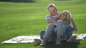 Senior couple enjoying the outdoors - Free Stock Video