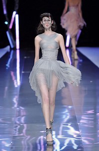 Alexander McQueen S/S 2008 Show (Alexander McQueen)