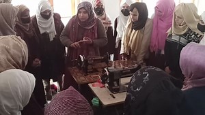 explaining the difference btwn mechines ll a group of 10th class students visited our institute ll | Shining Star Boutiquee