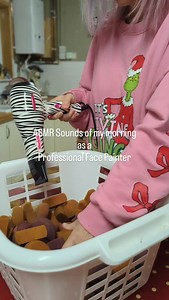 Morning Ritual. The bag is an Eastpack Pinacle and it's an absolute beast, it holds my whole kit and still has room for glitter! #grwm #facepainternearme #facepainter | Rainbow Tiger Face Painting