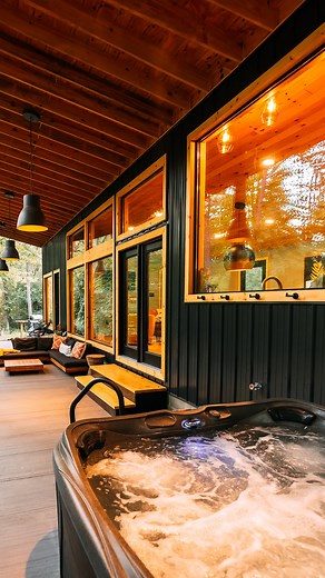 👇 Booking Details📍The Wren at Hillside Amble – A Tranquil Nest in Hocking Hills Tag your partner and start dreaming about a weekend where the only thing on your agenda is unwinding together in total serenity 💛 🎉 Book direct through the link in our bio to SAVE $100 on your next peaceful escape! At The Wren, you’ll find: 🌲 Expansive views from every room 🛁 Private hot tub fire pit hammocks 🍽️ Chef’s kitchen picnic-ready grill 🕊️ Nature-inspired design for true relaxation 📸: @levimkelly 🎬